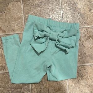 *$2 with bundle* bow butt leggings